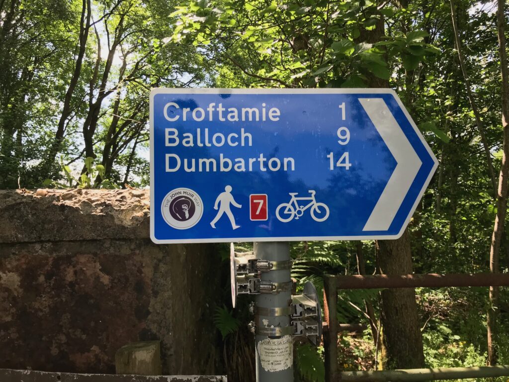 NCN 7 sign to Dumbarton near Gartness