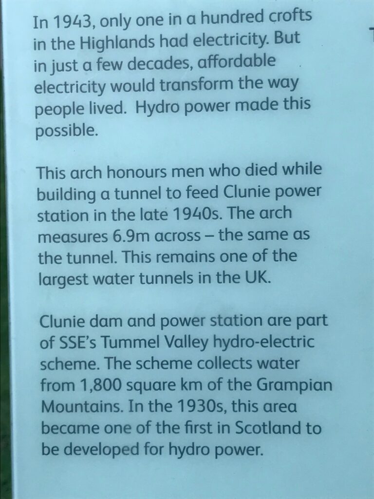 Clunie Arch Info Board (2)